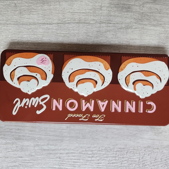 Too Faced Cinnamon Swirl Limited Edition Sweet & Spicy Eyeshadow Palette BNWT. - Picture 7 of 9